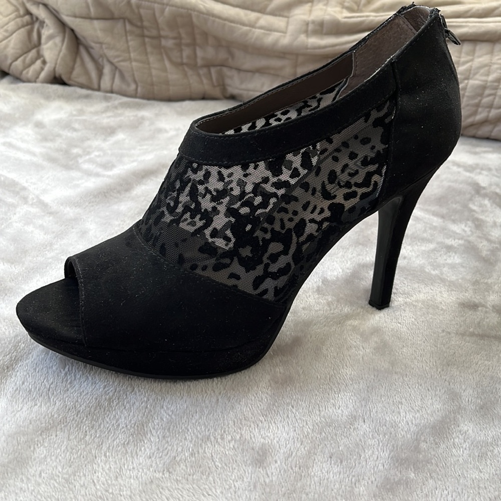MODA black open toed heel 8